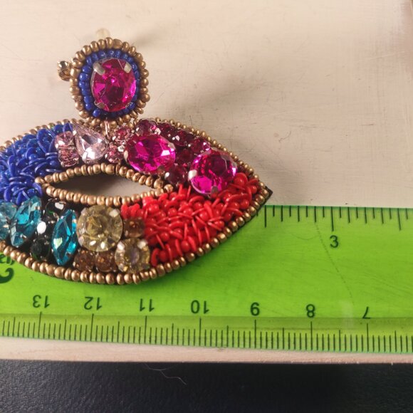 Southern Cuties Boutique Bead Embroidery Bold Lips Bling Earrings NWT - Picture 7 of 8